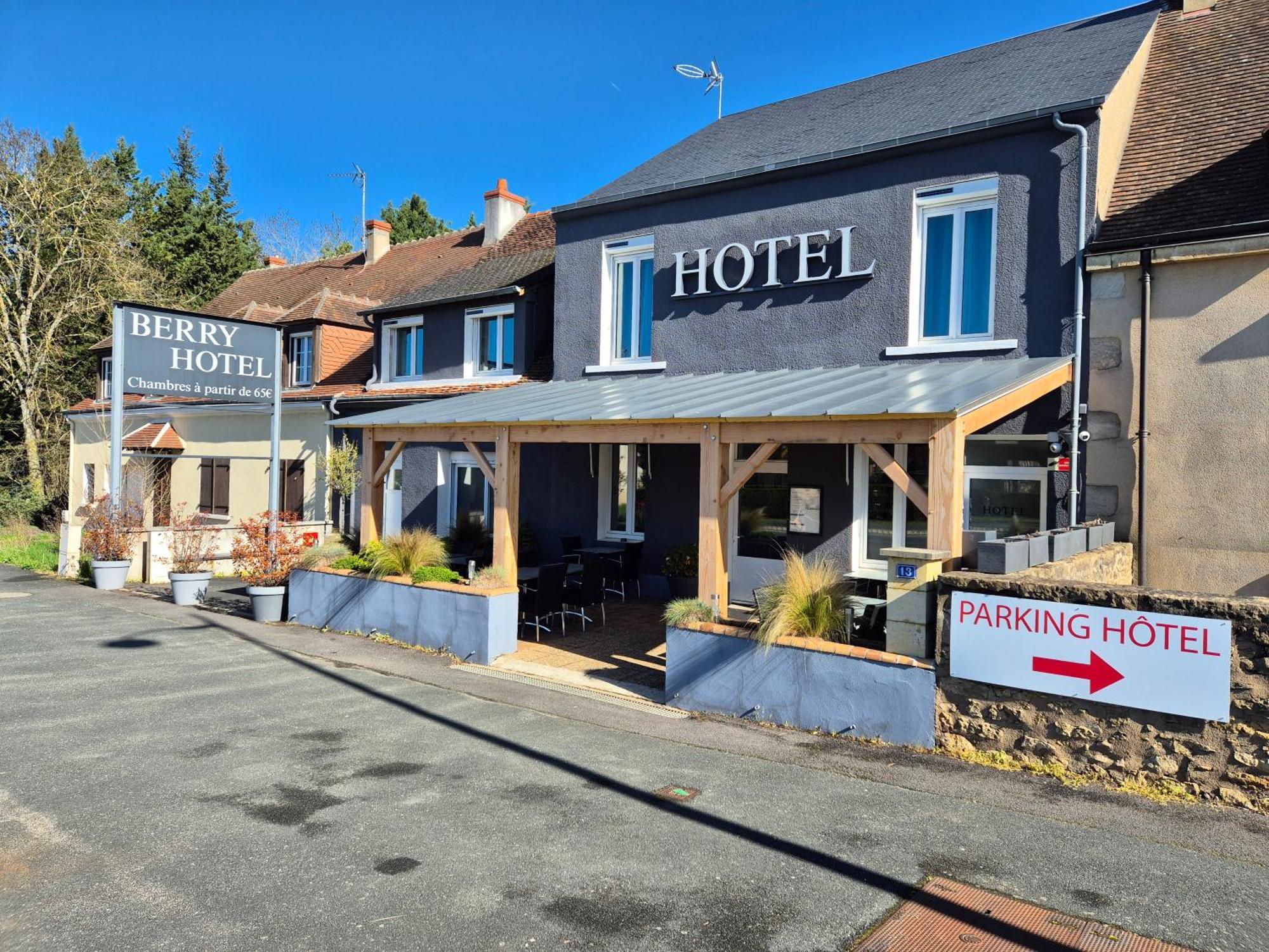 Berry Hotel La Châtre Exterior foto